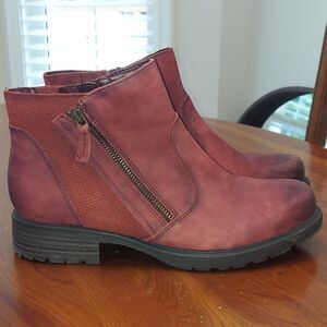Earth Jordan Ankle Moto Bootie Distressed Red Wine Leather - Women 9.5 D
